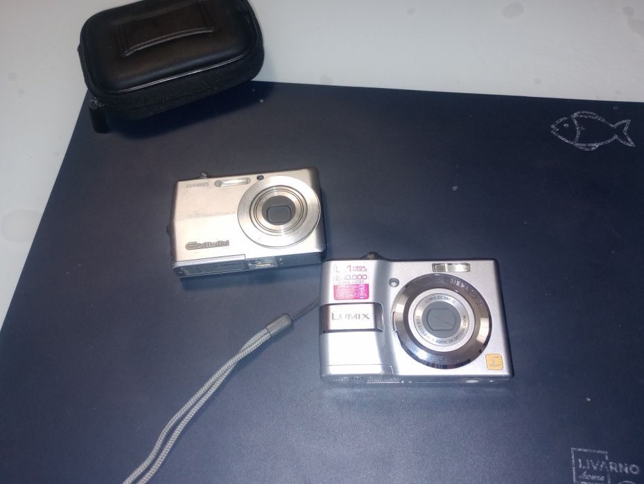 Aparate digitale compacte Panasonic Lumix și Casio Exilim