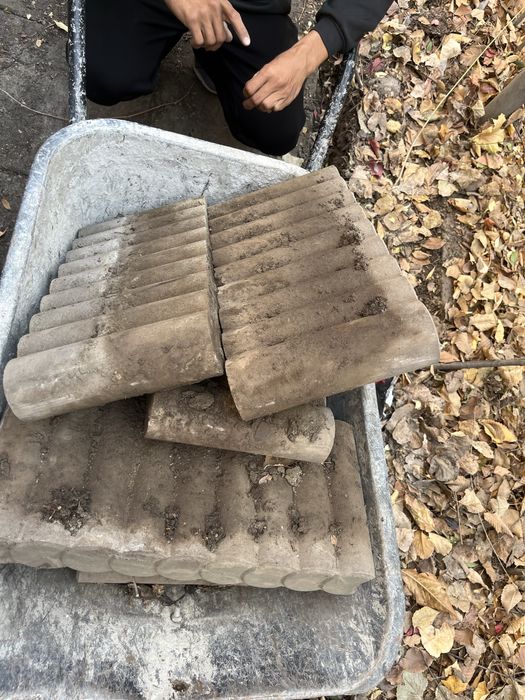 Продам срочно Поребрики 50см бу все целые штук 15 есть