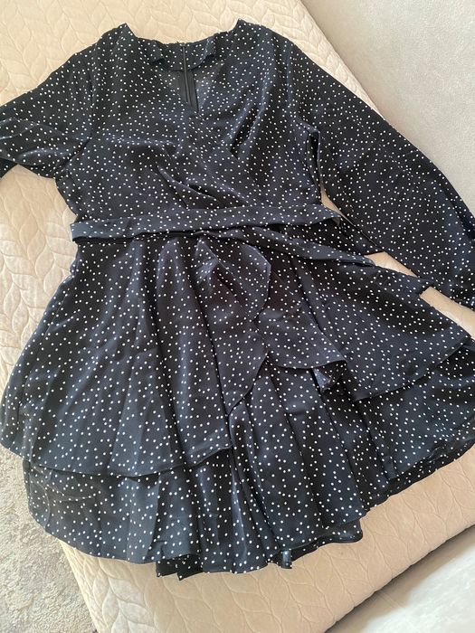 Платье нарядное черное в горошек. Новое. Р-р 44-46