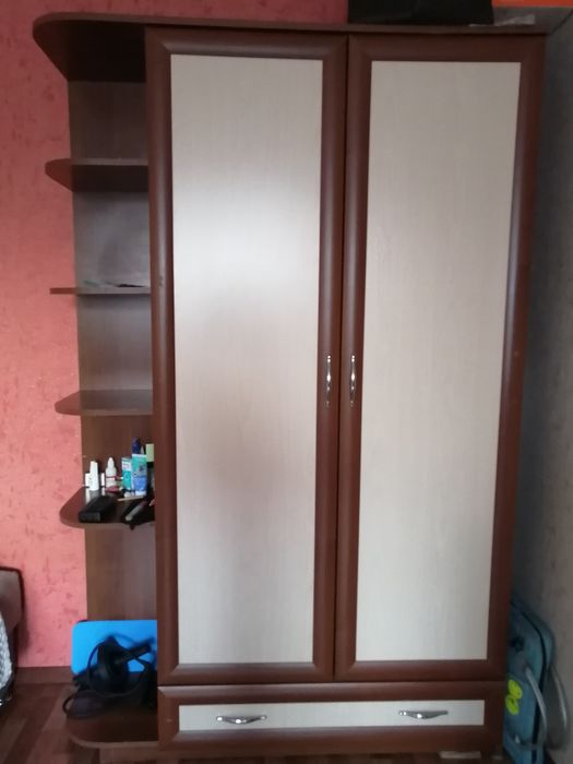 Шкаф платяной продам