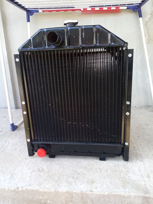 Vând radiator pentru tractor U445 ,radiatorul este nou