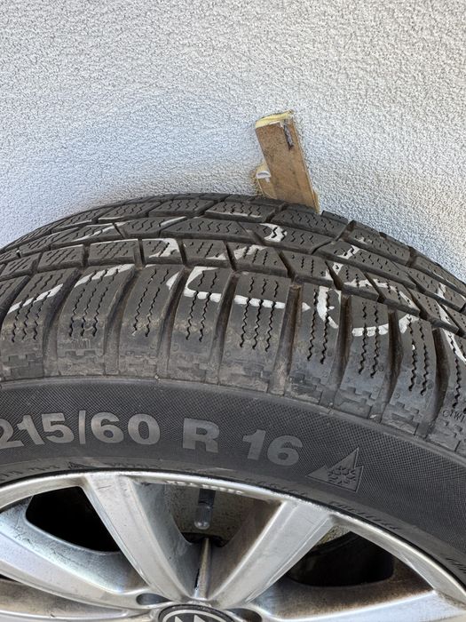 Anvelope de iarna  215 60 16,jante din aliaj originale VW Passat