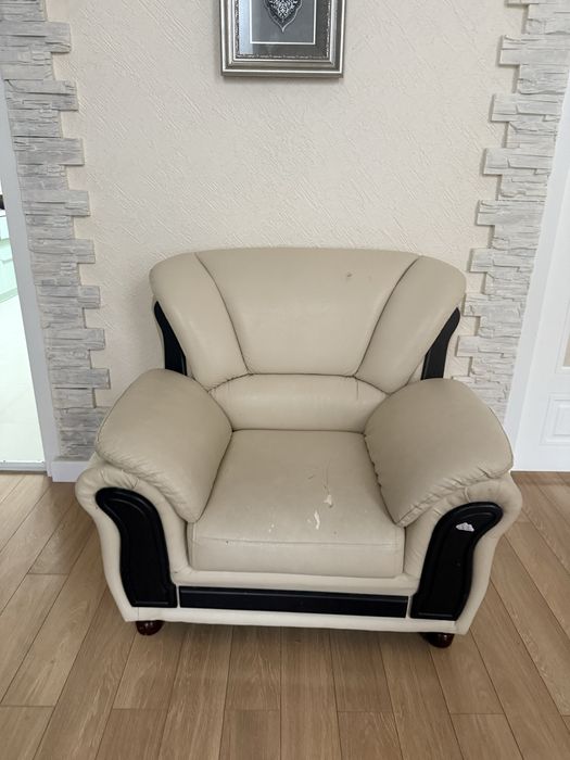 Диван с двумя креслами