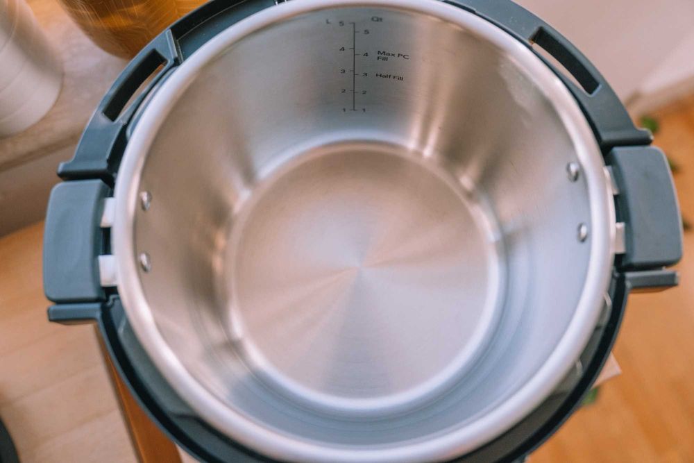 Продавам мултикукър Instant Pot Pro 5.7 литра