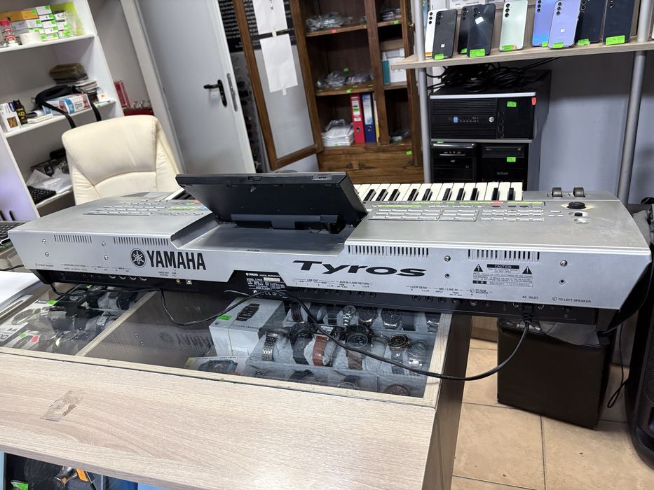 Синтезатор Yamaha tyros 4