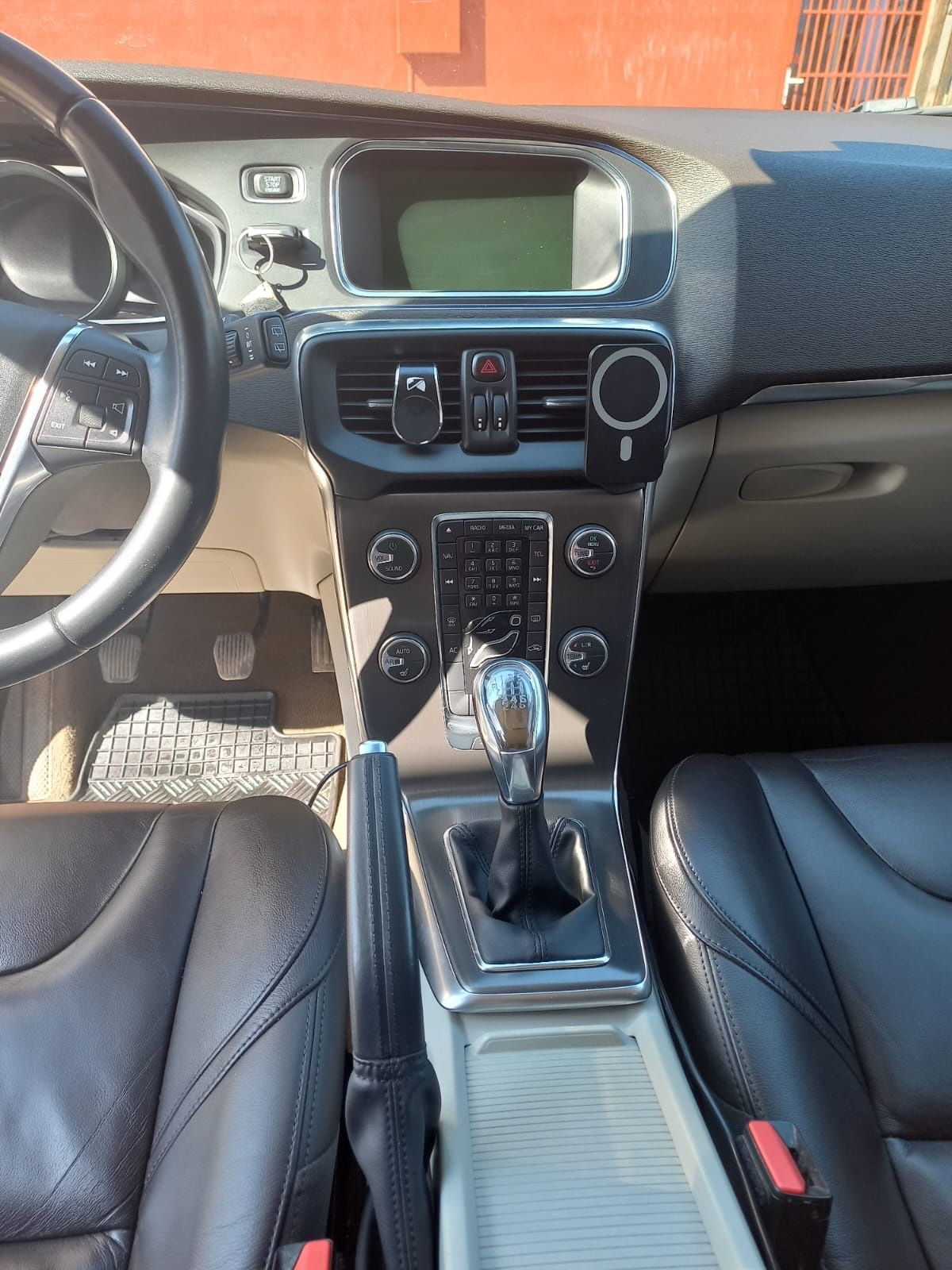 Vând Volvo v40 ,1.6d