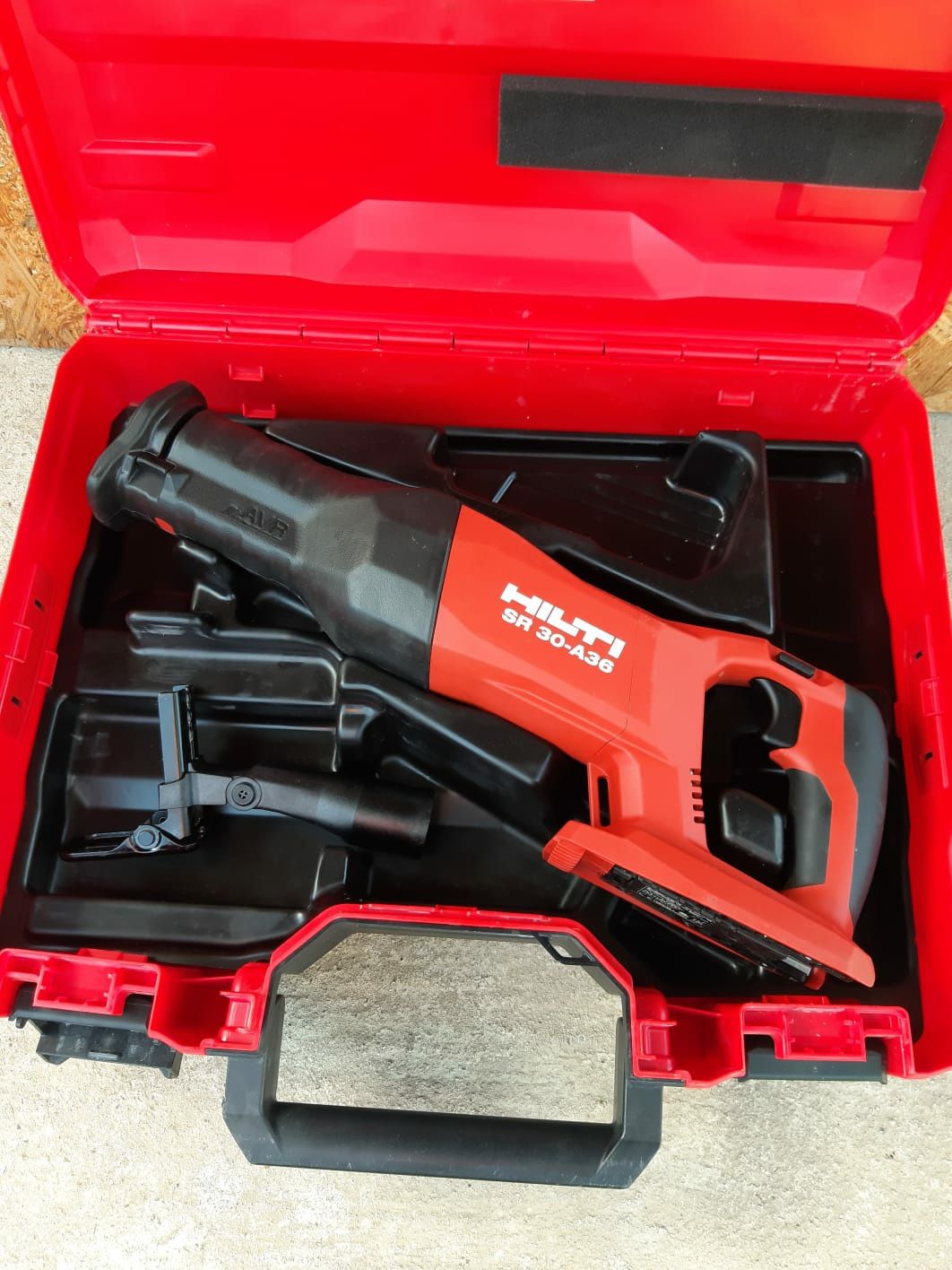 Hilti ferestrau sabie pe acumulatori de 36 V