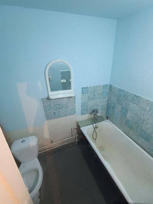 Продаётся дом
4 etaj 
remontlari orta  svejiy 
balkon bor
Hokimyatda