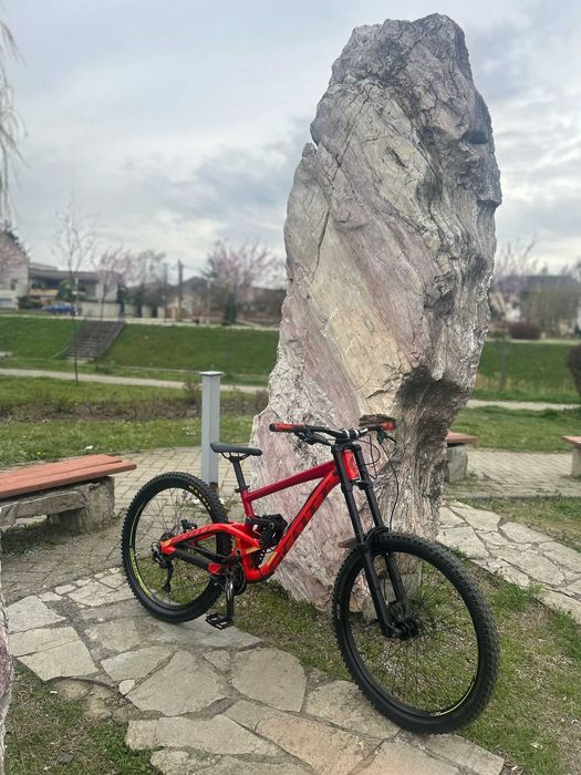 Vand bicicleta de downhill SCOTT Gambler 730.