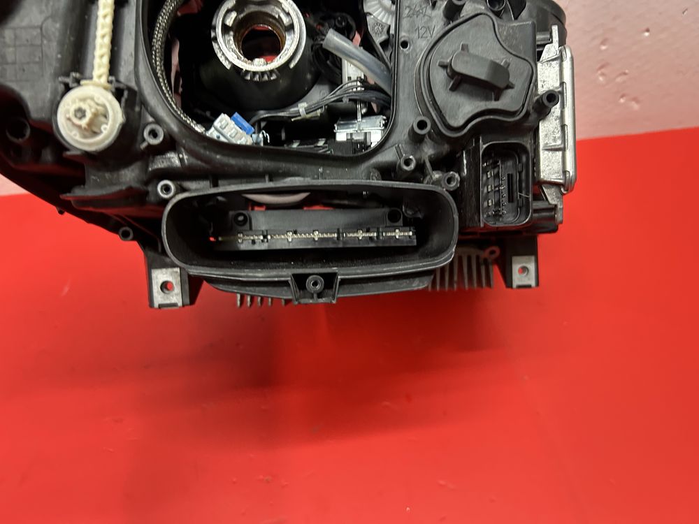Far faruri bmw F10 F11 seria 5 LCI bi xenon adaptiv stanga 2013-2016