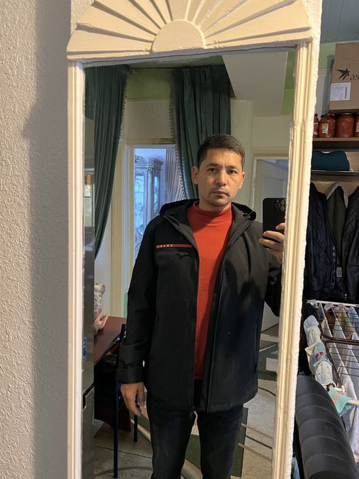 Kurtka Prada. Sifati zo’r. Erkaklar uchun