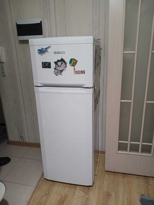 Надежный холодильник BEKO. Двухкамерный, чистый, в отличном состоянии.