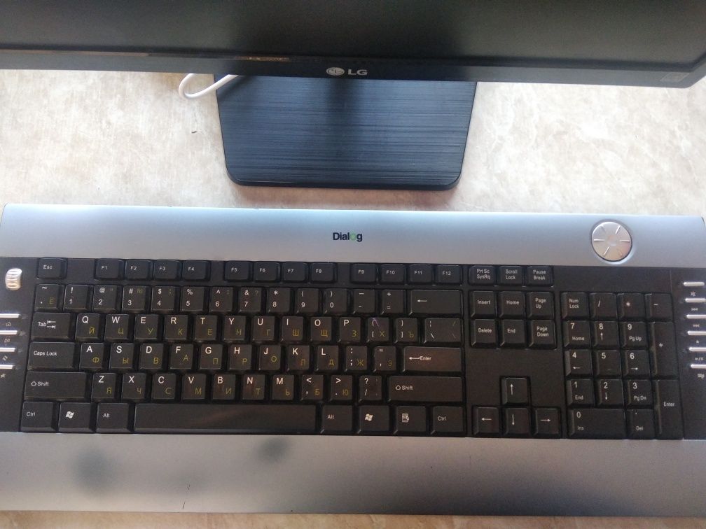 GLG kompyuter va bluetoothli klaviatura sotiladi.
