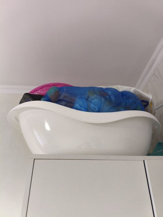 Детские вещи 0-3мес, ванночка, игрушки, комбинезон, комбенизон