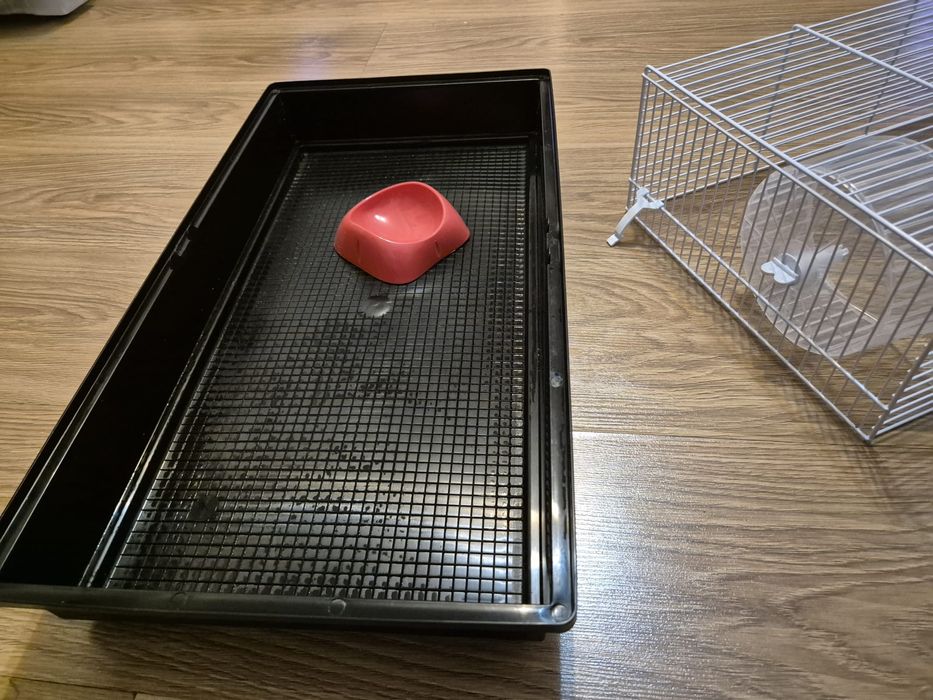 Cusca hamster pitic cu roata si bol