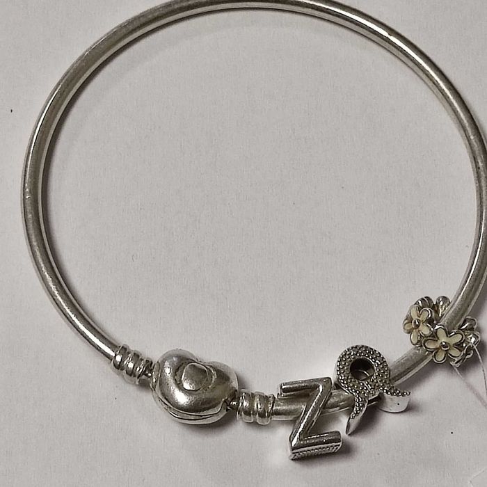 Сребърна гривна Pandora с три талисмана 15.36гр.