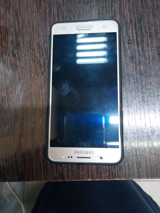 Телефон самсунг j5