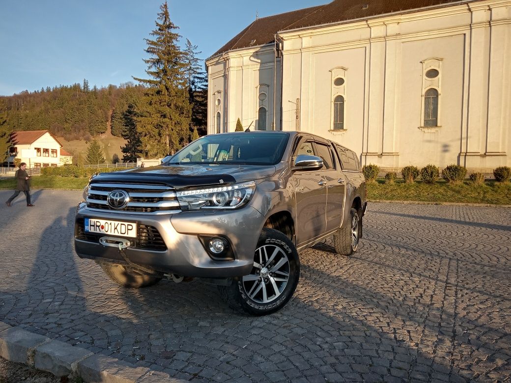 Toyota Hilux 2.4 D4D an 2017 cutie manuala!