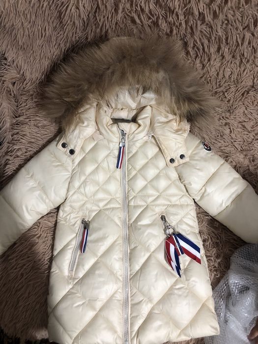 Зимнюю куртку на девочку