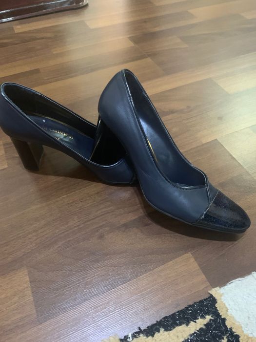 Официални сини обувки