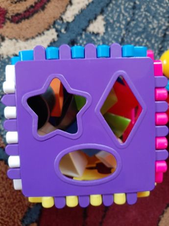 Jucarie cub cu forme geometrice