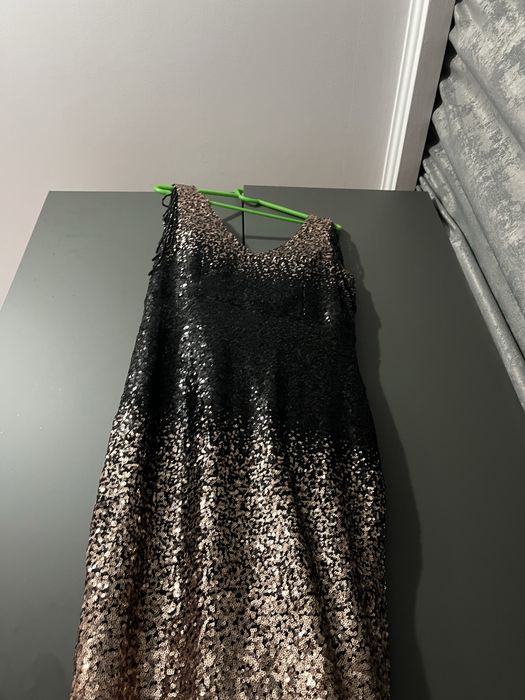 Rochie neagra cu auriu