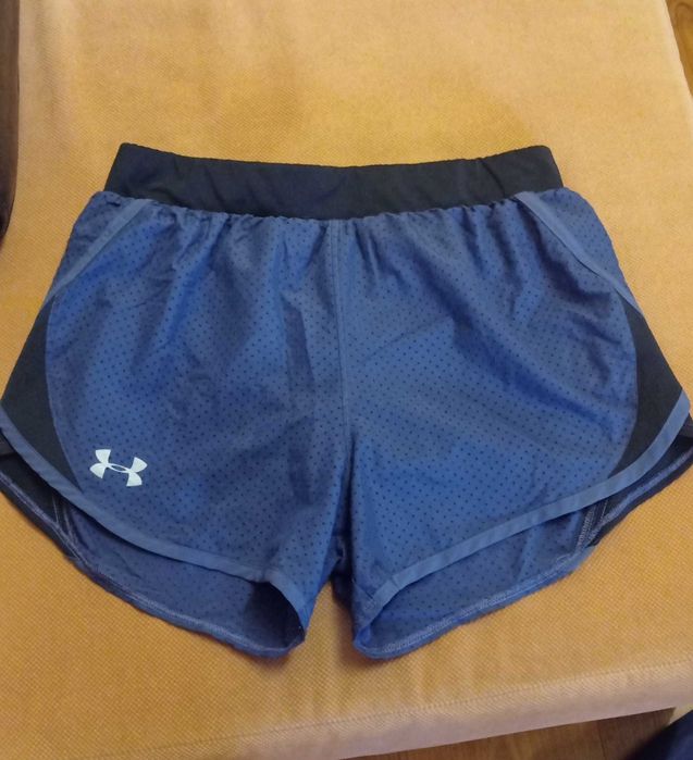 Спортни къси панталонки Under Armour