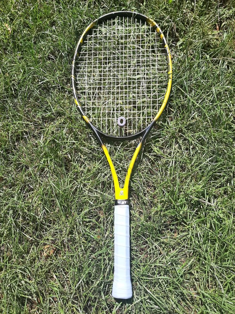 Тенис ракета     .