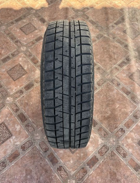 Продам зимние покрышки Yokahama