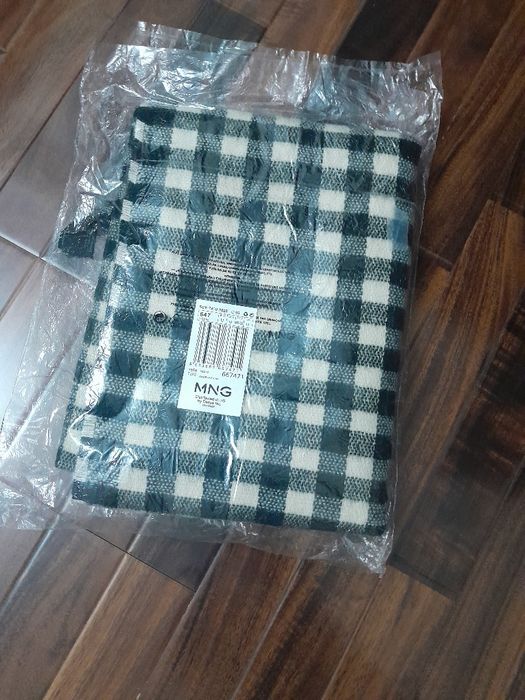 Mango. Шарф женский.