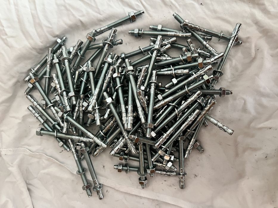 Ancore metalice cu șurub și diblu