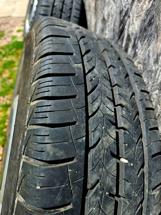 Vând cauciucuri Volkswagen T4.