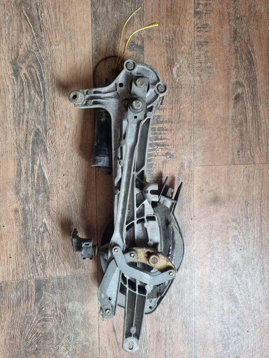 Дворник на Мерседес w210