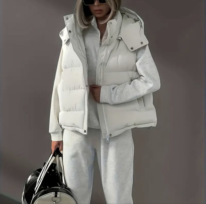 Дамски бежов елек