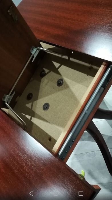 Разтегателна дървена маса