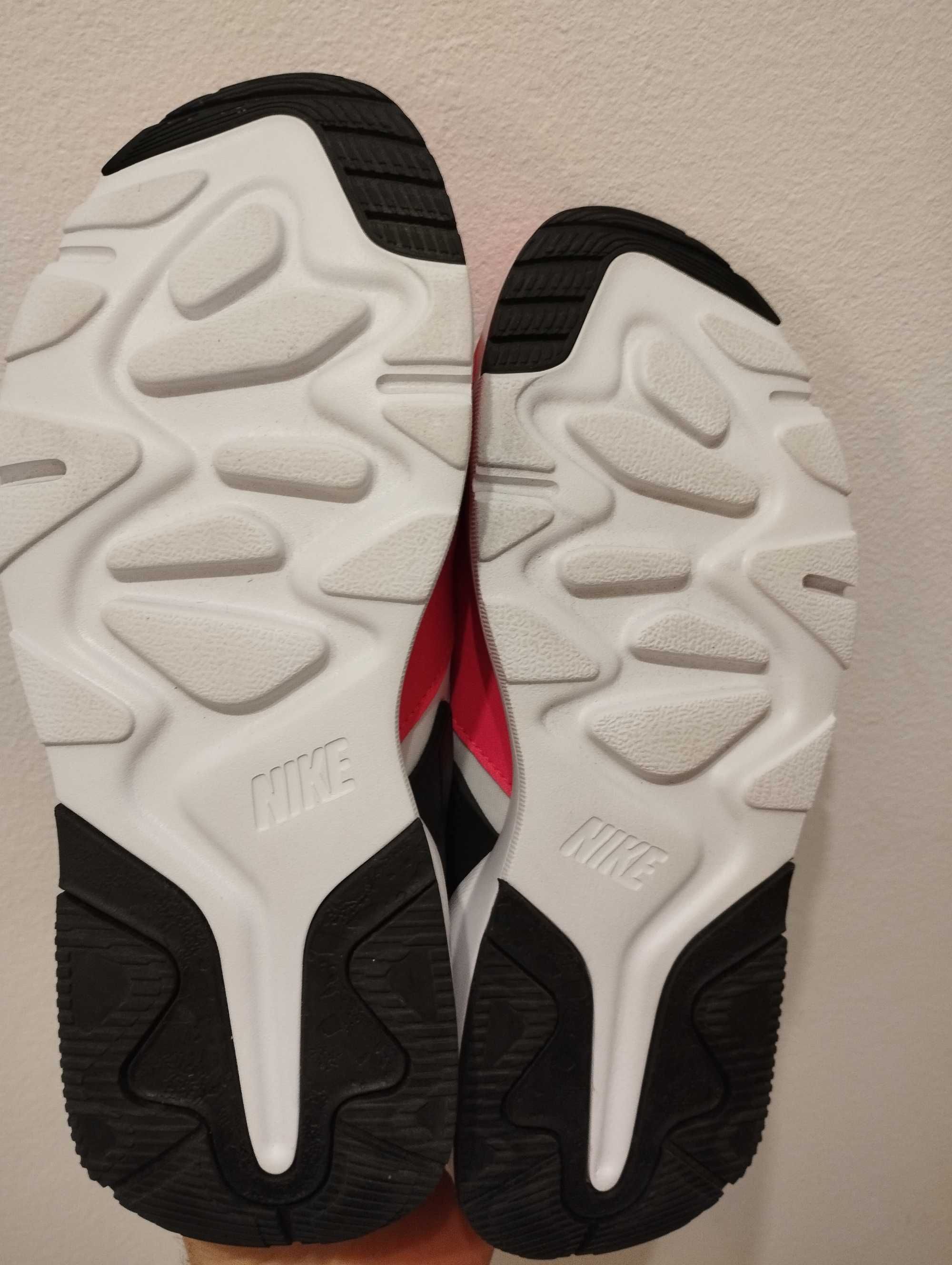 Дамски маратонки Nike