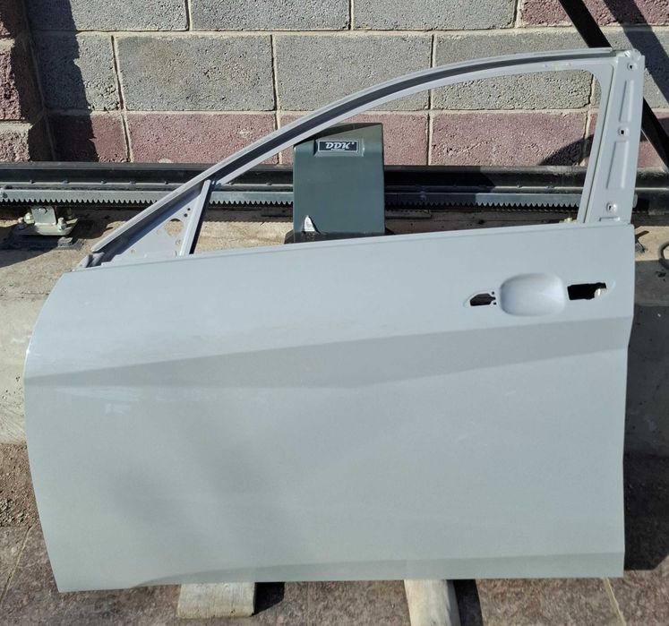 Передняя левая дверь  на хондай элантра