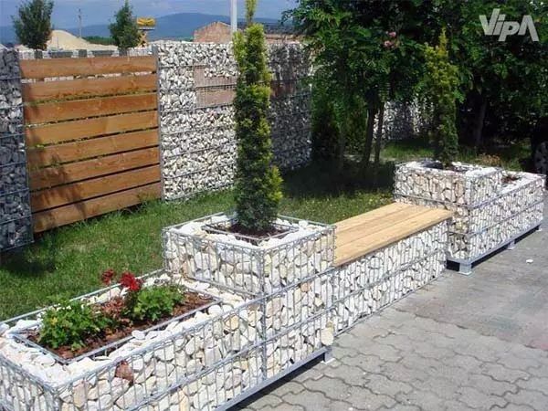 Кашпо из габион и галка камен