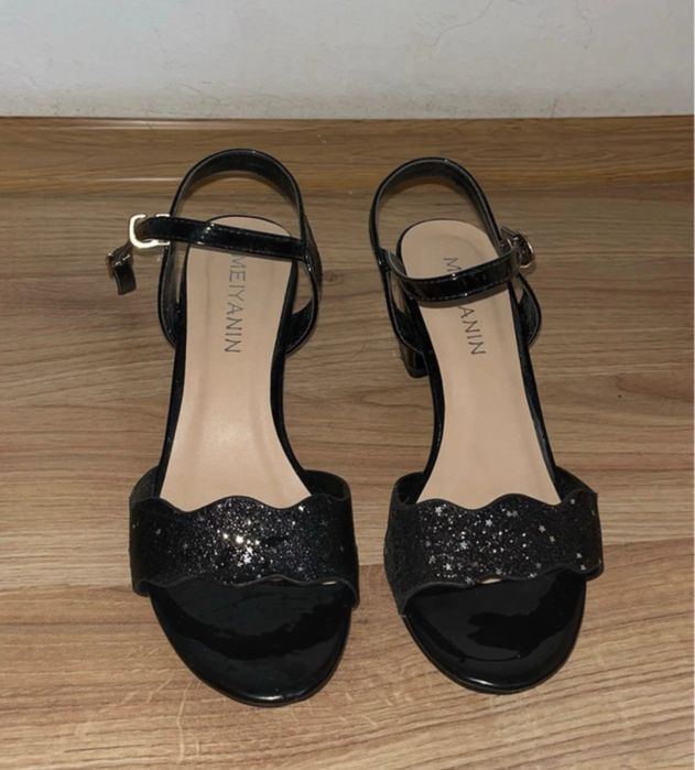 Sandale cu toc,elegante