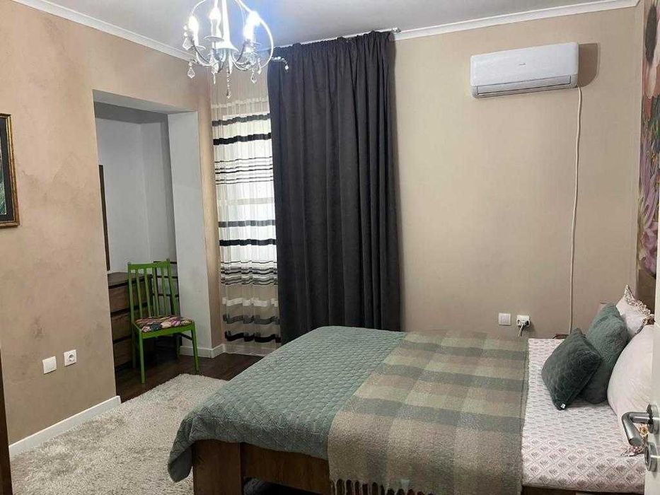 Луксозен апартамент в район Център