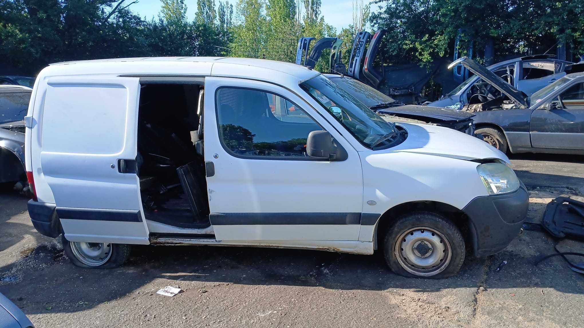 Dezmembrez Peugeot Partner 1.9 Diesel Din 2003 - WJY