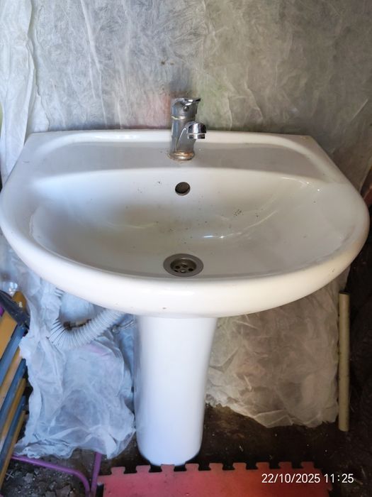 Продам раковину на стойке