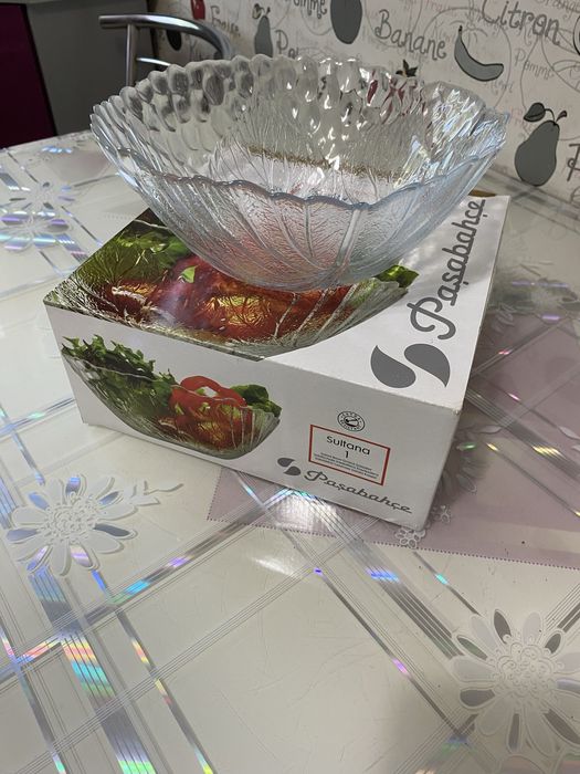 Продам новую вазу-салатницу, диаметр 23 см