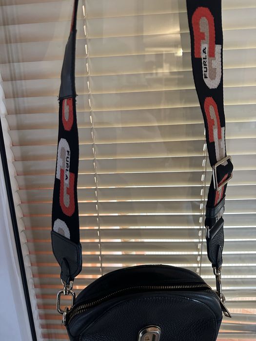Дамска черна чанта Furla
