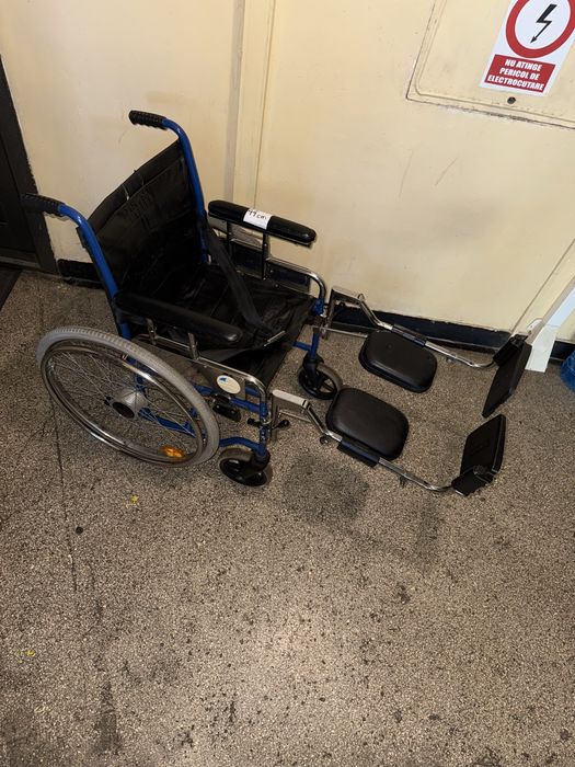 Carut scaun handicap dizabilitati batrani (ca nou)