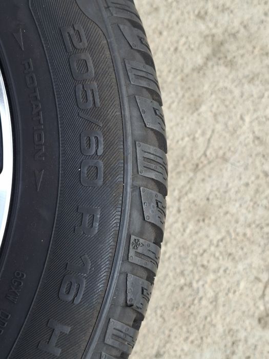 Set 4 jante r16  cu anvelope de iarna 5x114,3 205 60 16