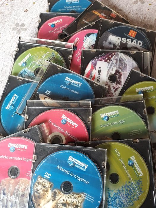 Vând CD /DVD uri din colecția propie
