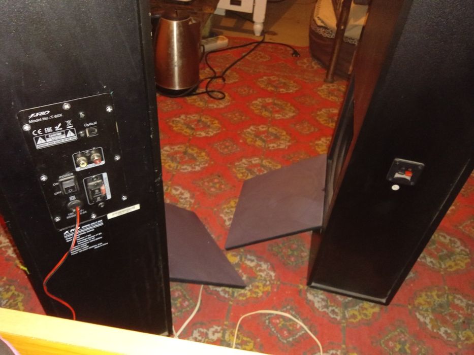 Продоёца калонки две пары