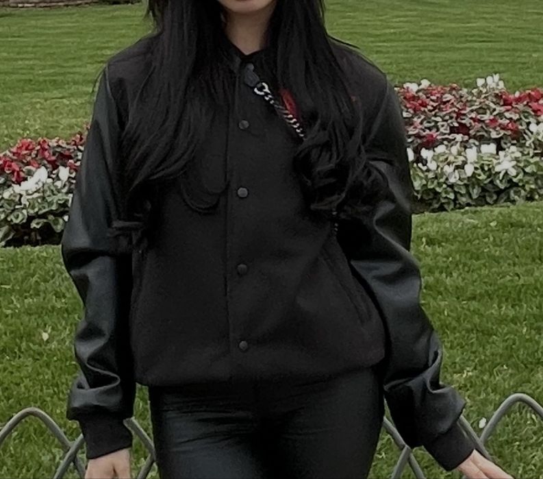 Черно яке бомбър.