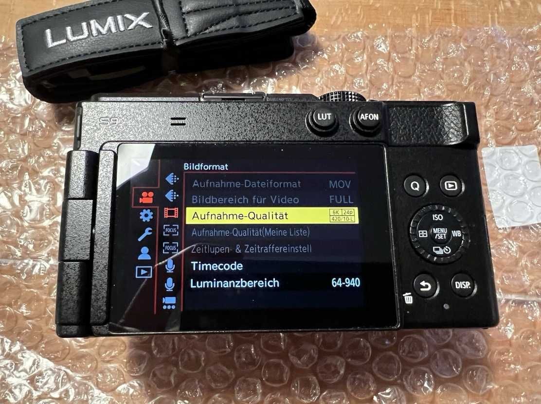 Lumix DC-S9, черен, нов. Включва каишка.